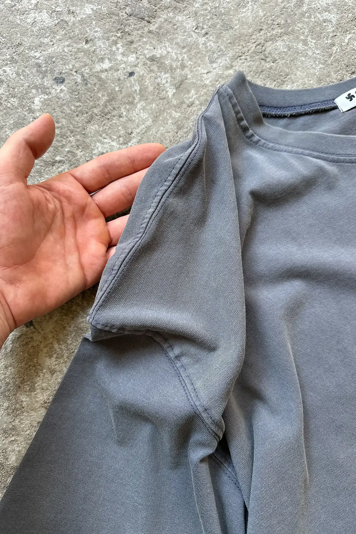 Asit Yıkamalı Antrasit Ortadan Dikişli Oversize Tişört · 3