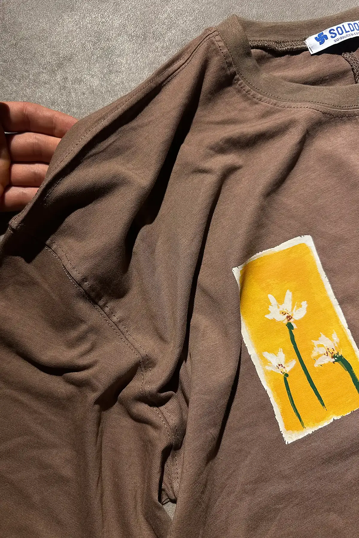 Flowers Baskılı Oversize Kahverengi Tişört - 3