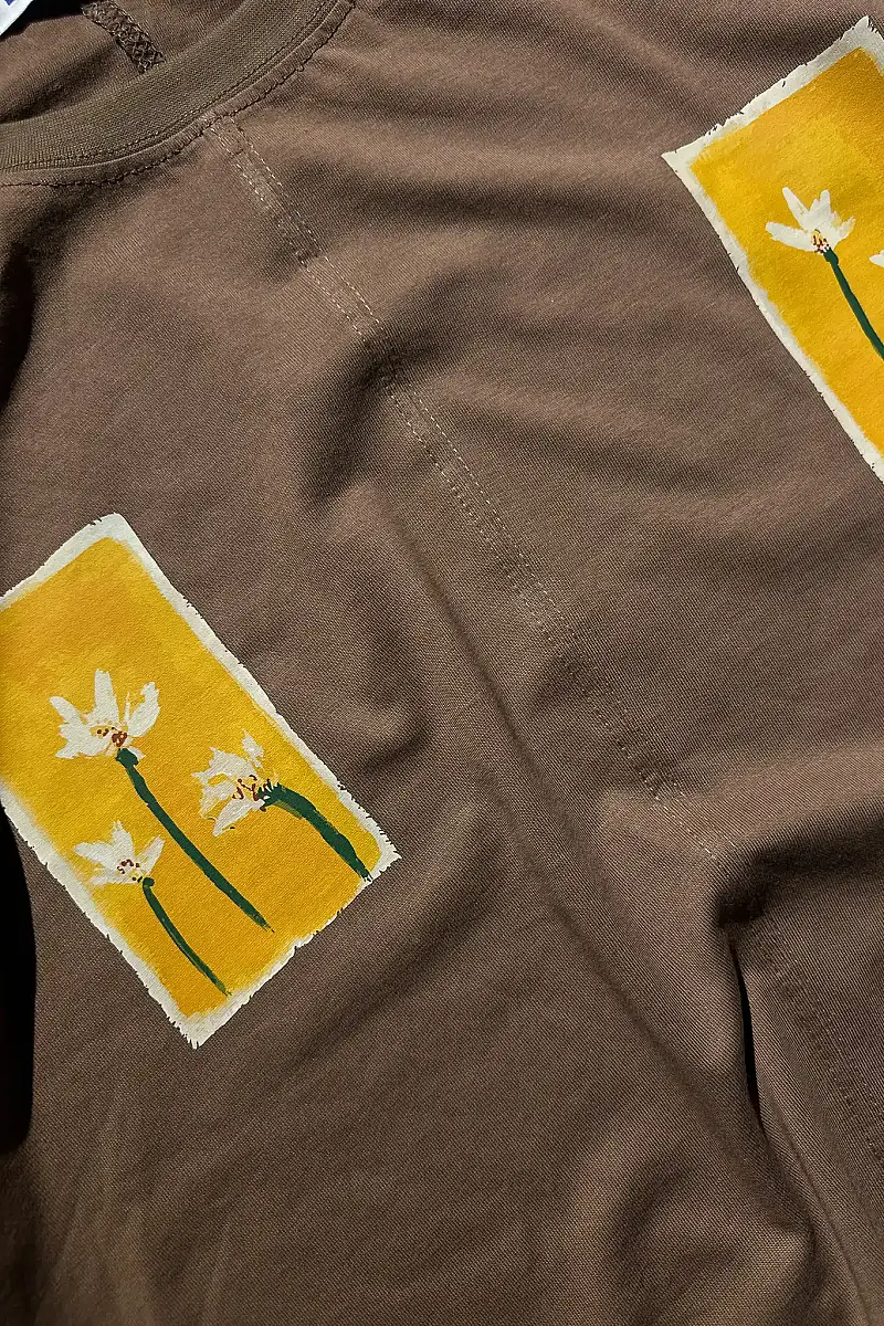 Flowers Baskılı Oversize Kahverengi Tişört - 4