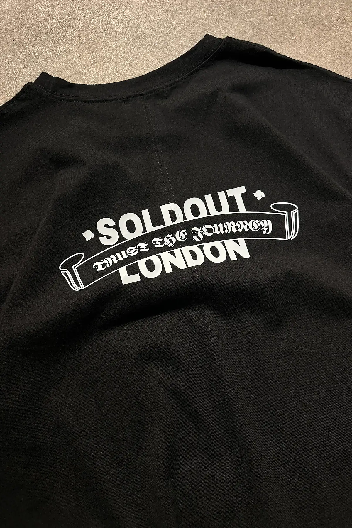 London Club Ortadan Dikişli Oversize Baskılı Siyah Tişört - 3