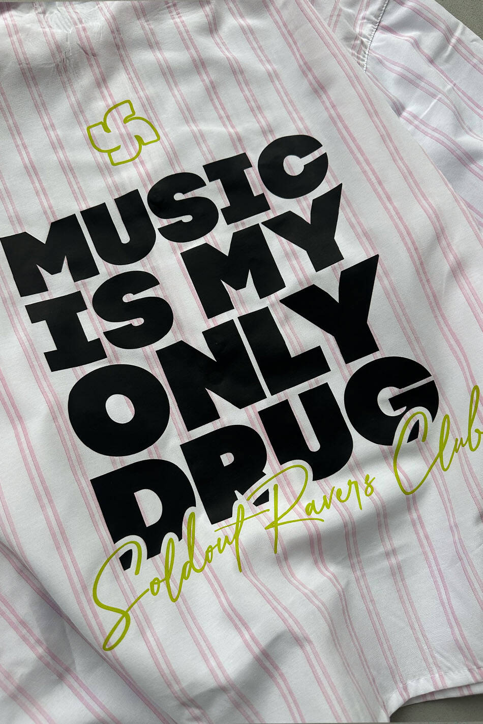 Music is My Only Drug Pembe Çizgili Boxy Fit Layered Gömlek · 3