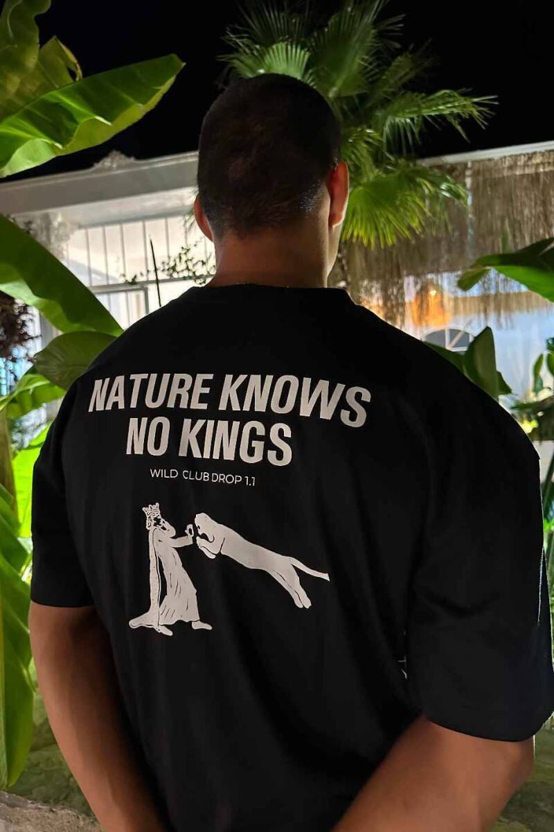 Nature Knows No Kings Siyah Oversize Tişört