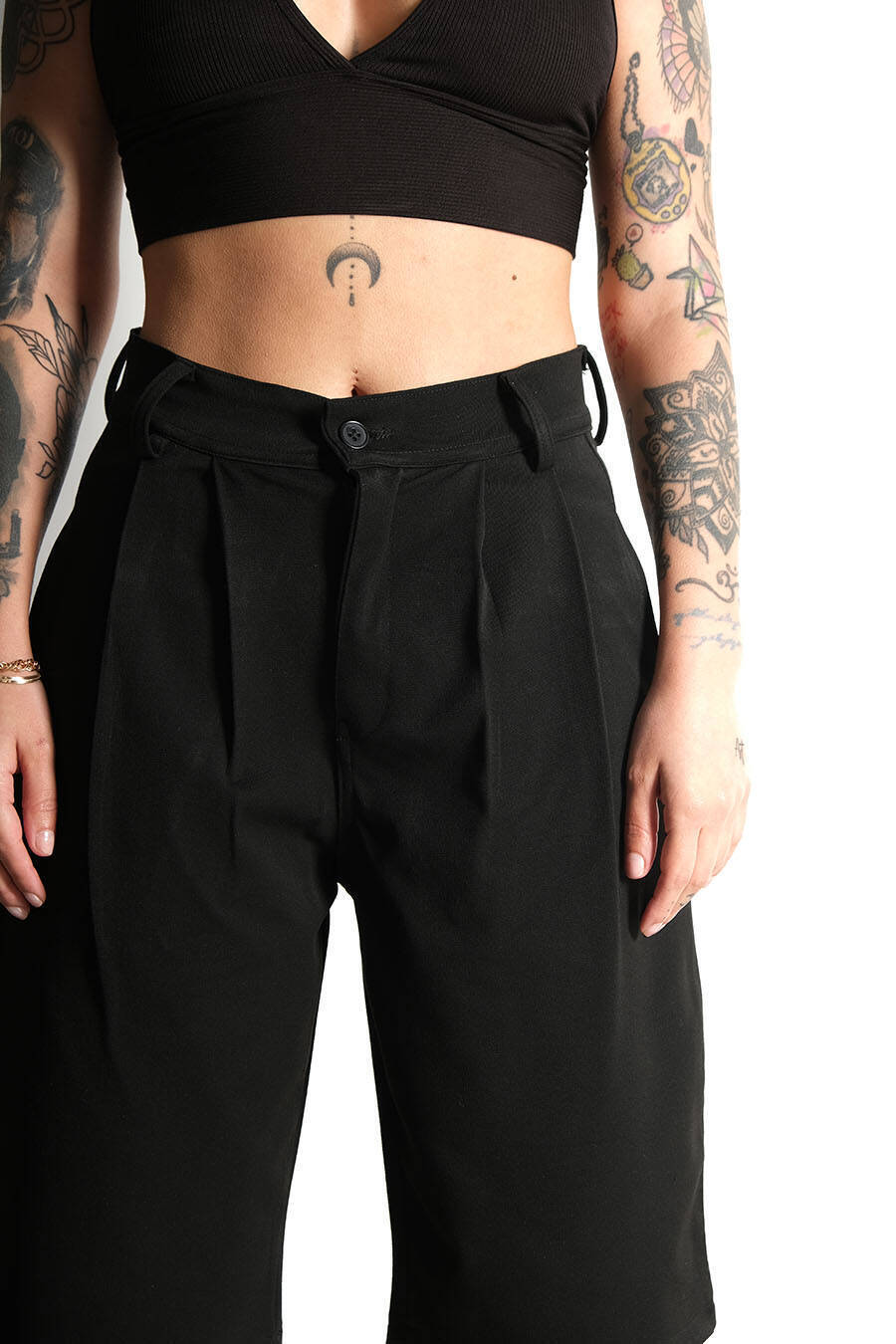 Oversize Bermuda Pileli Siyah Kumaş Şort · 4