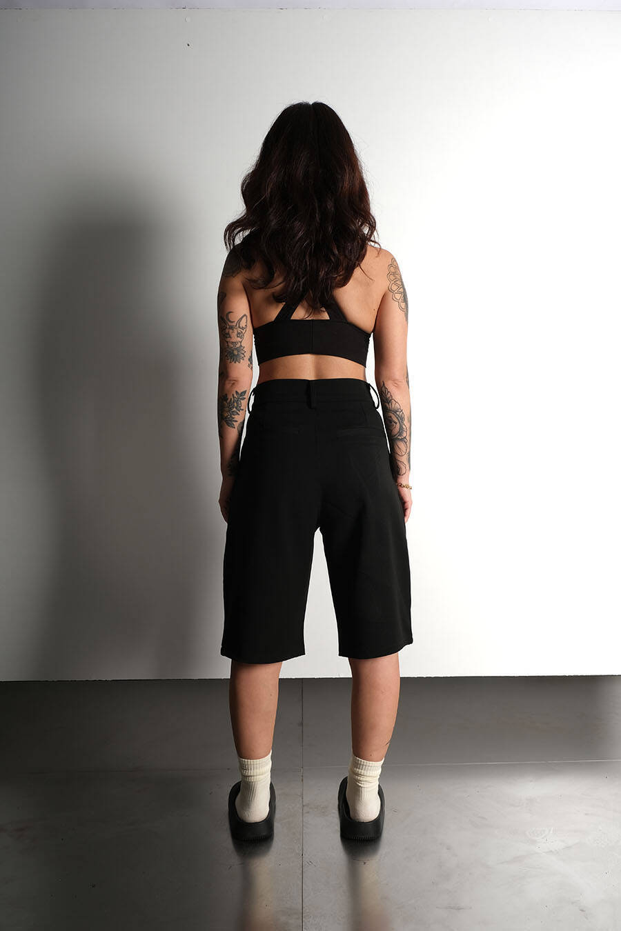 Oversize Bermuda Pileli Siyah Kumaş Şort · 6