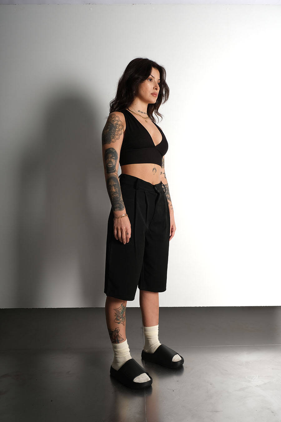 Oversize Bermuda Pileli Siyah Kumaş Şort · 3