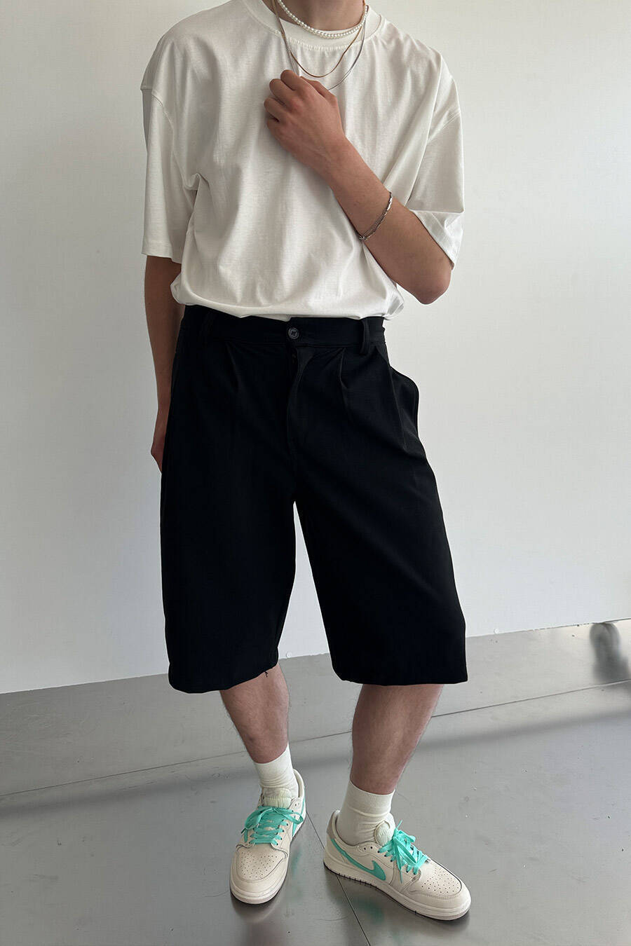 Oversize Bermuda Pileli Siyah Kumaş Şort - 1