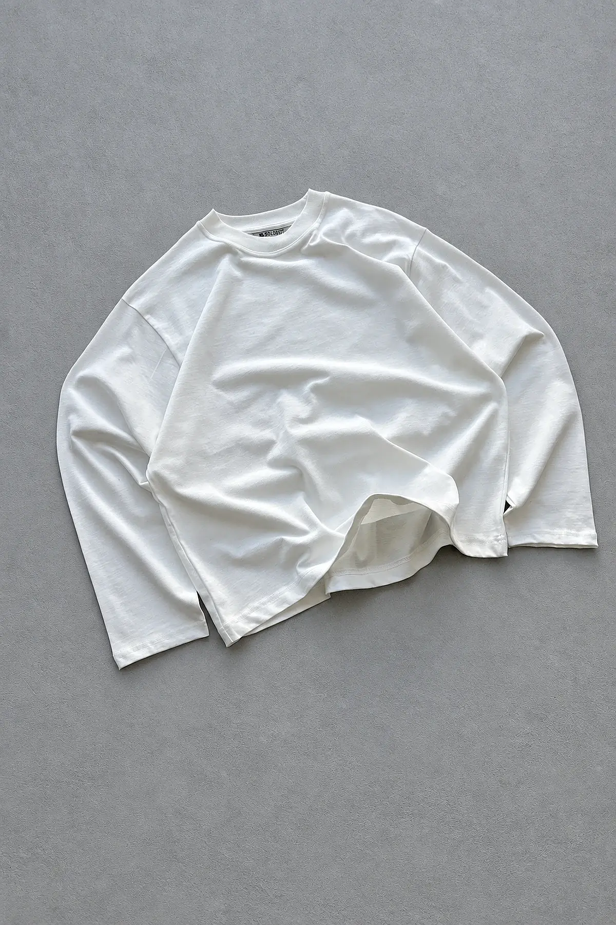 QURBH Kırık Beyaz Yumuşak Tuşe Long Sleeve Tee  (1)
