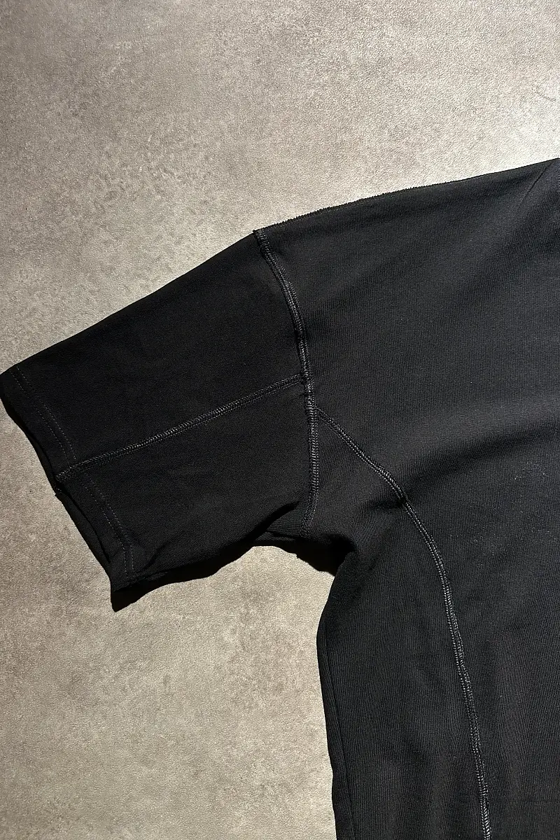 Shinjite Dikişli Siyah Oversize Tişört - 7