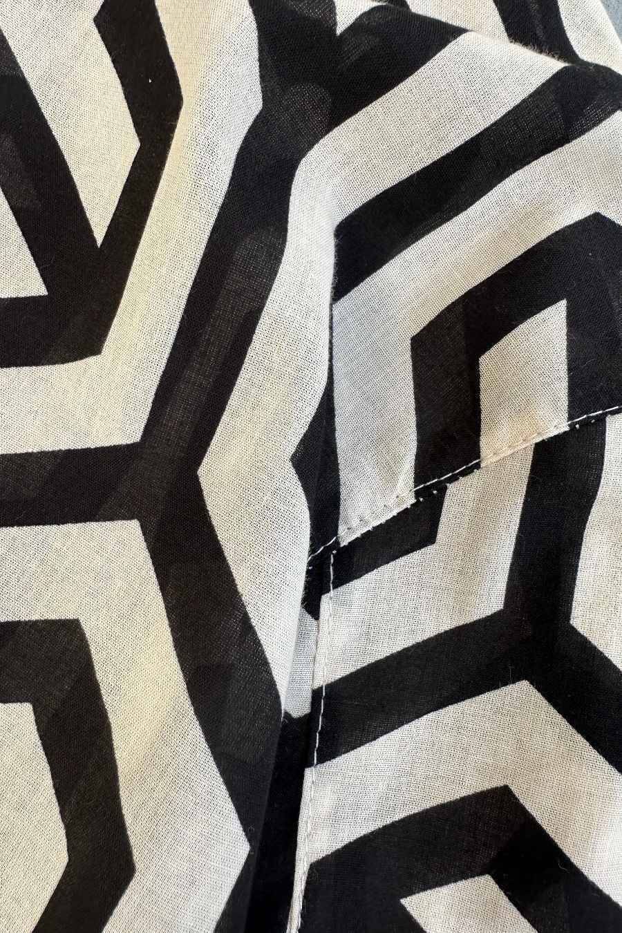 Siyah Geometrik Desenli Gömlek - 6