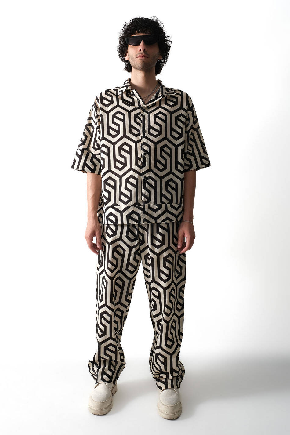 Siyah Geometrik Desenli Pantolon · 2