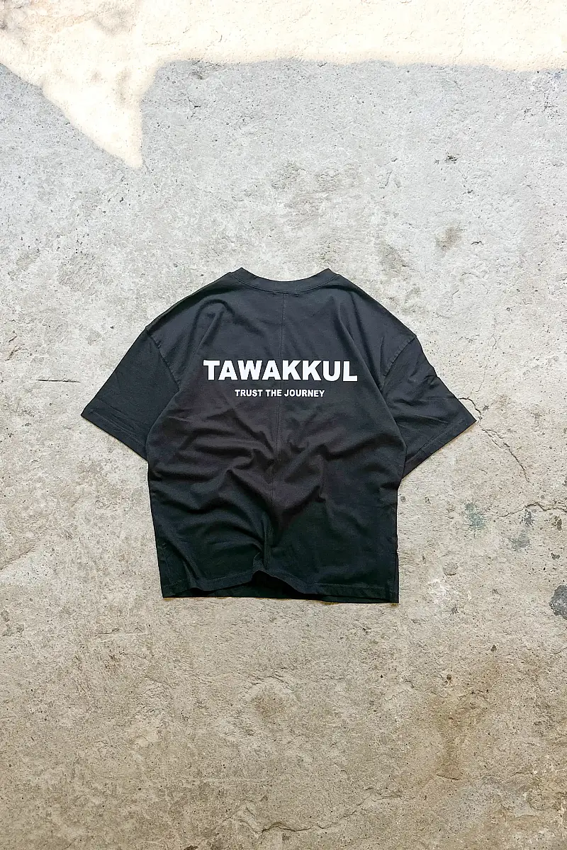 Tawakkul Ortadan Dikişli Oversize Baskılı Siyah Tişört - 1