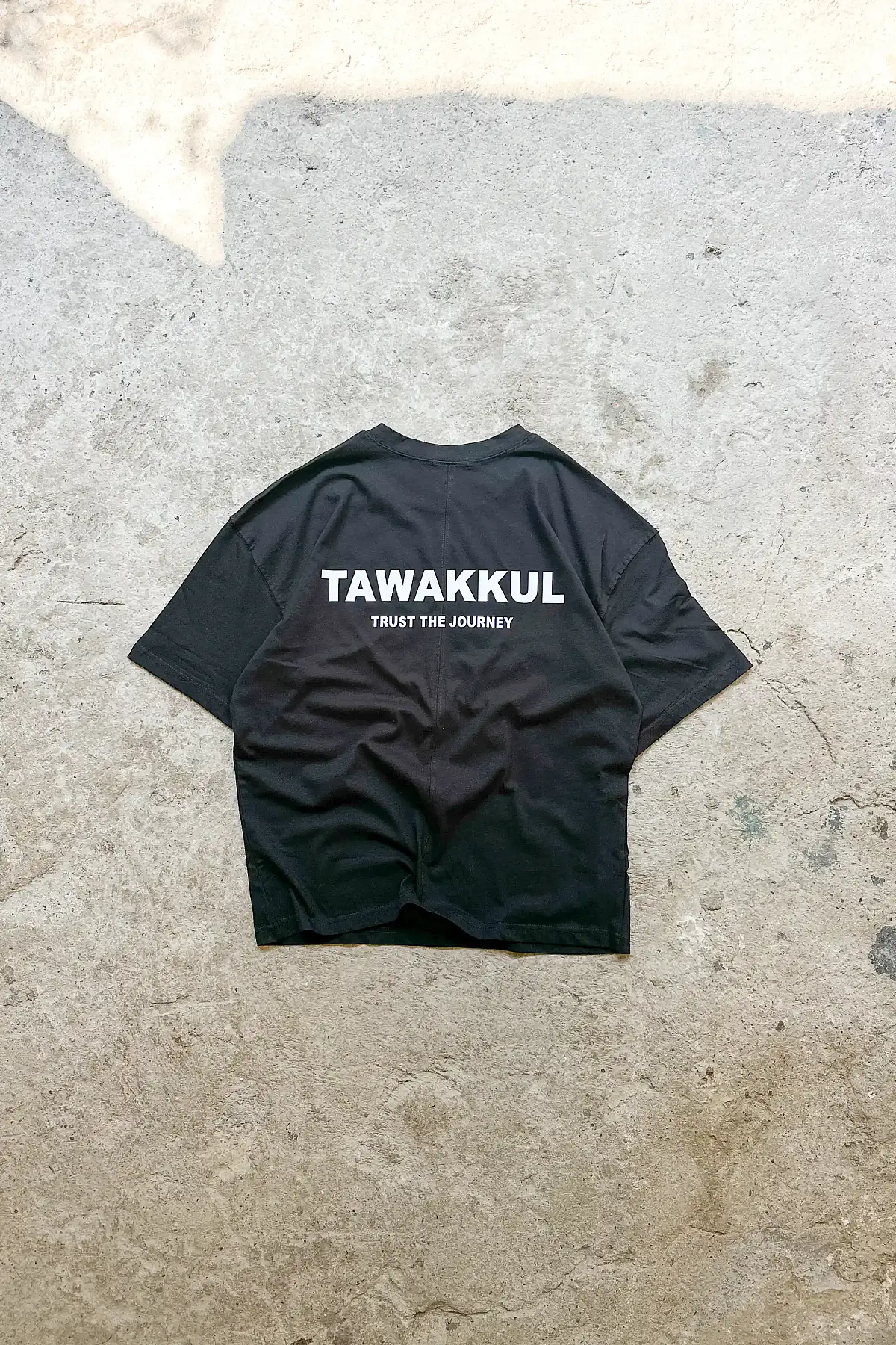 Tawakkul Ortadan Dikişli Oversize Baskılı Siyah Tişört